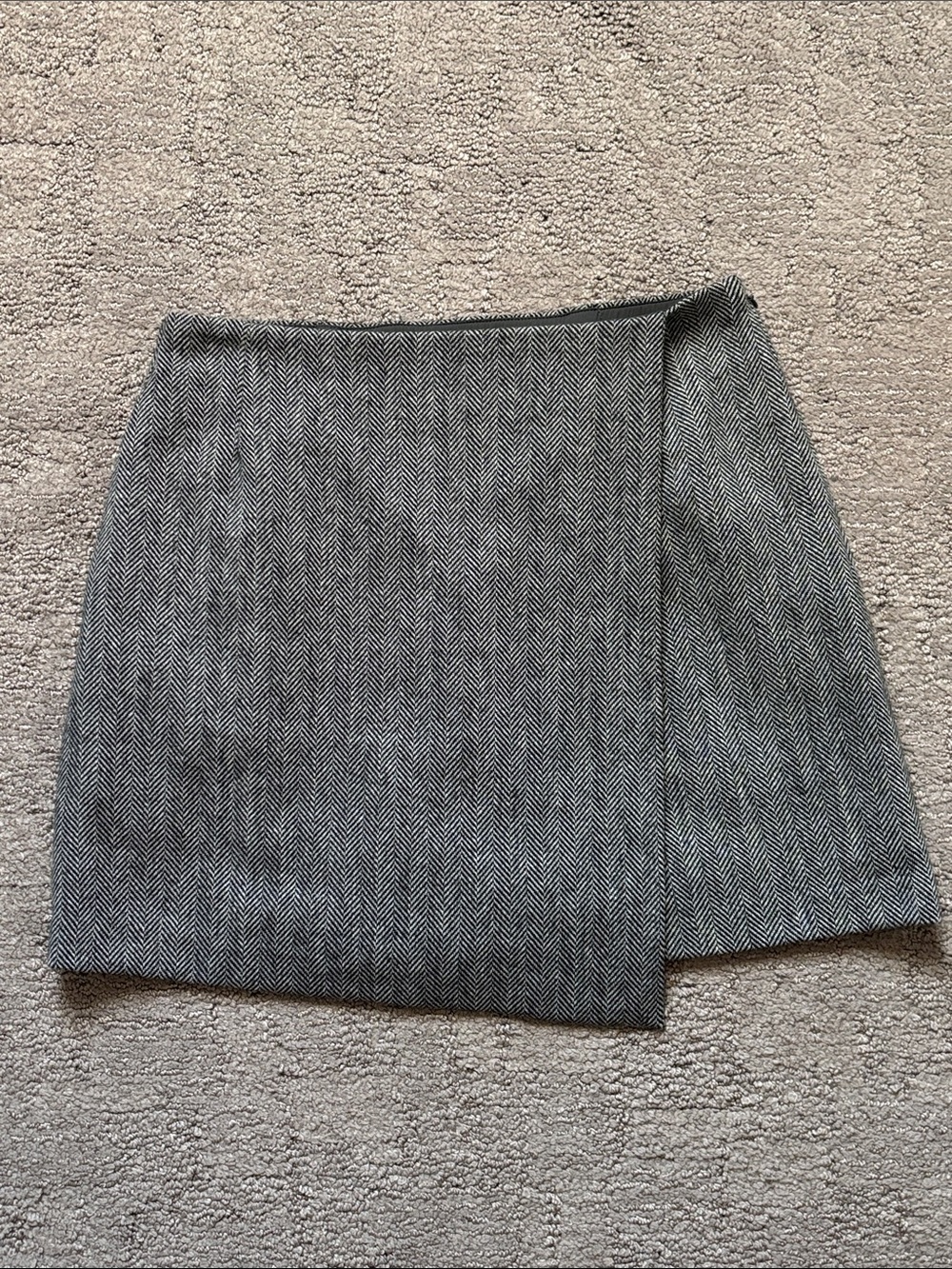 Uniqlo Chevron Herringbone Mini Skort in Black and White